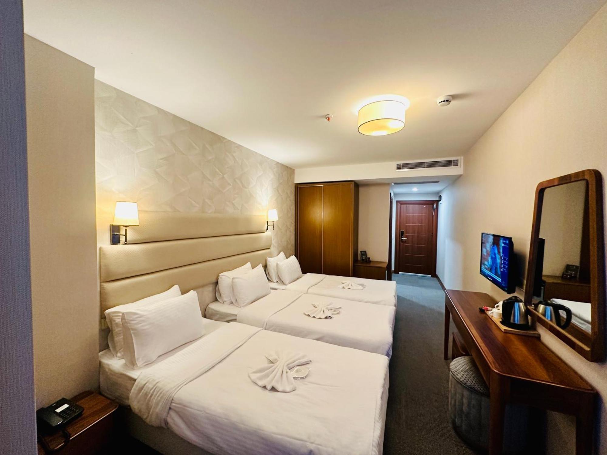 Hotel Midpoint 4*