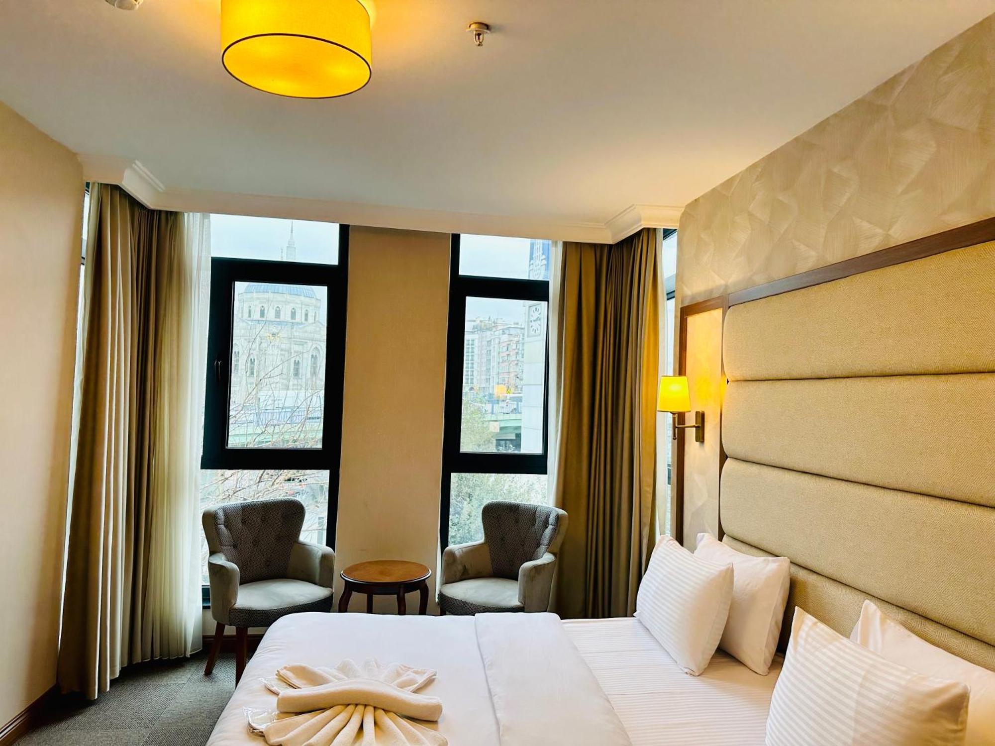 Midpoint Hotel 4*