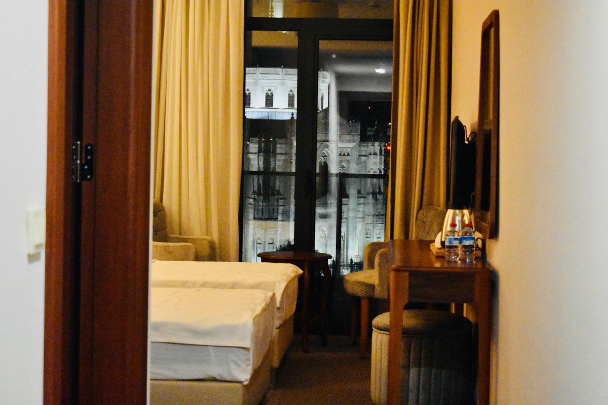Hotel Midpoint
